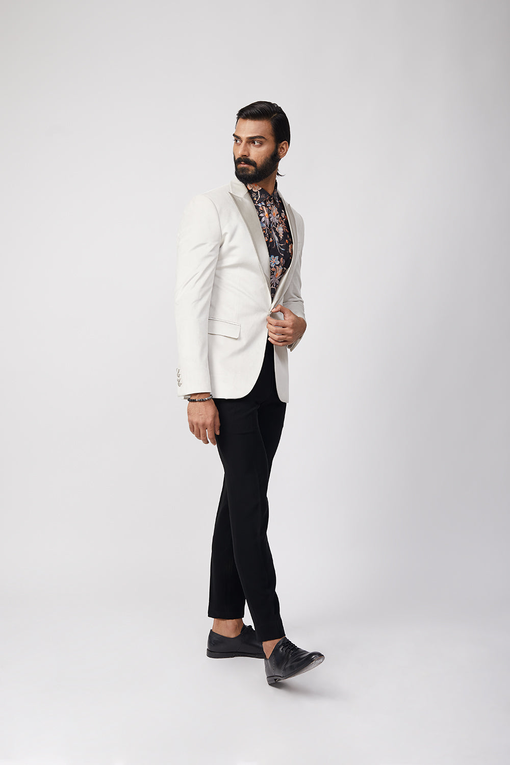 Yugen SB Velvet Suede Blazer (Ivory)