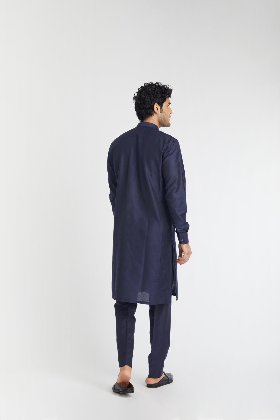 "Cavern" Textured Cotton Silk Kurta (blue)